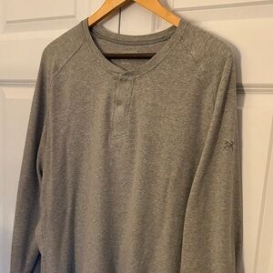 Arc'teryx Men’s Gray Long Sleeve Sirrus Henley Shirt XL